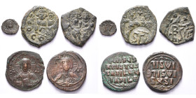 lot de 5 bronzes: Justinien Ier, pentanummi, atelier italien; Héraclius, follis contremarqué, Sicile (2); Basile II le Bulgarochtone, follis anonyme, ...