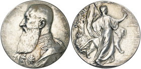 BELGIQUE, AR médaille, 1905, G. Devreese. 75e anniversaire de l'Indépendance. D/ B. de Léopold II à g., en uniforme. R/ Jeune femme marchant à d. vers...