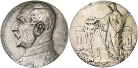 BELGIQUE, AR médaille, 1905, Dupuis. Mort de Philippe, comte de Flandre. D/ B. à g. en uniforme. R/ Une femme voilée, ten. une palme dans la main g., ...