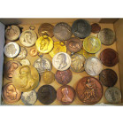 BELGIQUE, lot de 38 médailles et plaquettes, dont: 1831, De Hondt, Election de Léopold Ier au trône de Belgique; s.d. (1843), J. Wiener, Léopold, duc ...