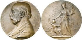 FRANCE, AE médaille, 1893, Chaplain. Mort de Jules Ferry (1832-1893). D/ Son b. à g. R/ La République deb. à g., coiffée d'un casque gaulois et ten. u...