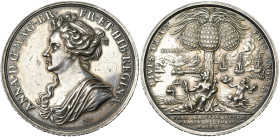 GRANDE-BRETAGNE, AR médaille, 1704, G. Hautsch. Victoires anglaises à Donauwerth et Hochstadt, prise de Gibraltar. D/ B. de la reine Anne à g. R/ DIVE...