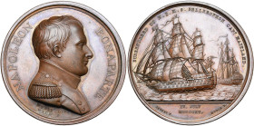 GRANDE-BRETAGNE, AE médaille, 1815, Webb/Brenet. Reddition de Napoléon à bord du Bellérophon. D/ B. de l'empereur à d., en uniforme. R/ Le HMS Belléro...