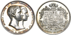 GRANDE-BRETAGNE, AR médaille, 1863, Hunt, Roskell & Wyon. Mariage du Prince de Galles et d'Alexandra de Danemark. D/ T. accolées des époux à d. R/ Arm...