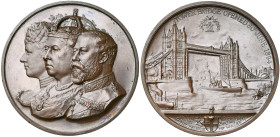 GRANDE-BRETAGNE, AE médaille, 1884, Bowcher. Ouverture du Tower Bridge. D/ B. accolés d'Alexandra, de Victoria et d'Albert Edouard. R/ TOWER BRIDGE OP...