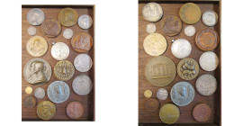 PAYS-BAS, lot de 18 médailles et jetons, dont: 1689, Ville de Rotterdam (AR); 1853, Exposition d'Amsterdam (AR); 1865, De Vries, Commémoration de la v...