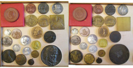lot de 21 médailles, dont: Allemagne, 1880, Cathédrale de Cologne; 1915, Naufrage du Lusitania; s.d., Johann Frierich Böttger (porcelaine, écrin); Aut...