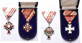 AUTRICHE, lot de 2 décorations: Militär Verdienstkreuz mit Kriegsdekoration, 3e classe, 1914-1918 (AR, dans son écrin original de Rothe à Vienne) et E...
