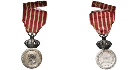 FRANCE, médaille de la campagne d’Italie, 1859, signée Barre avec la couronne du type dit des "Cent-gardes", ruban d’origine déchiré. AR, 30 mm.
Ce m...