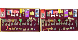 FRANCE, lot de 21 décorations (grands modules ou miniatures) et 11 insignes en forme d'aigle impérial relatifs majoritairement au Premier et au Second...