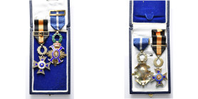 lot de 2 décorations: Espagne, croix de chevalier de l’Ordre du Mérite civil (1926), en vermeil, dans un écrin de Cejalvo à Madrid; Portugal, croix d’...