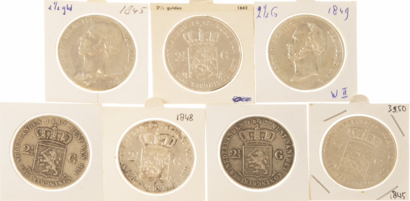 Coins Netherlands in boxes - Box with 2½ Gulden 1842-45(2)-47(2)-48-49, tot. 7 p...