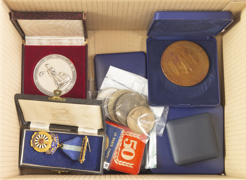 Lot medals incl. Scheldetunnels 1933, prijspenning Volksbond Drankmisbruik 1907,...