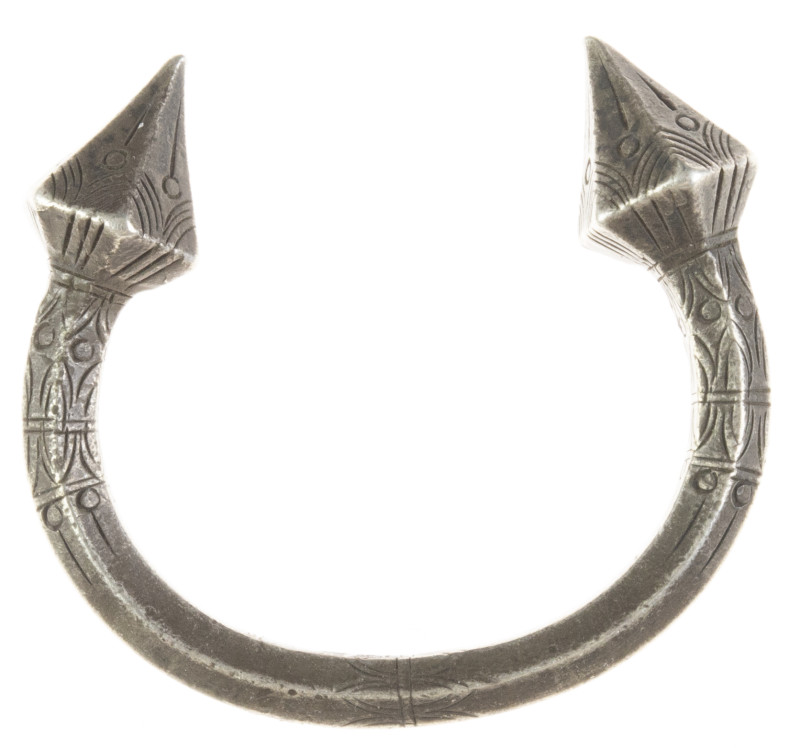 Kingdom of Laos (1591-1707) - Burma/Siam, Lawa hill tribe silver solid open brac...