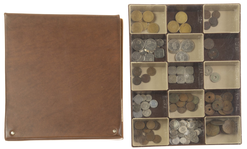 Coin supplies - Box with empty coin albums/sheets + ca. 7 kg. world coins