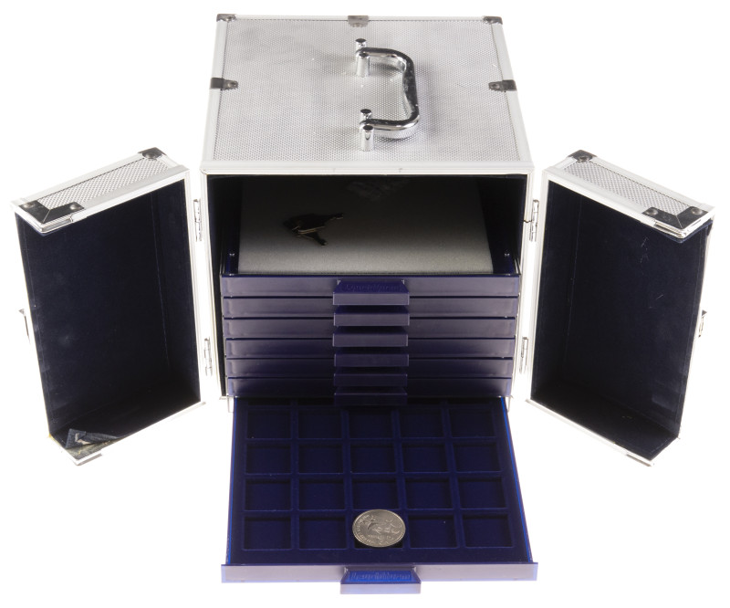 Coins safes, trays etc. - Portable and lockable aluminium cassette with 7 drawer...