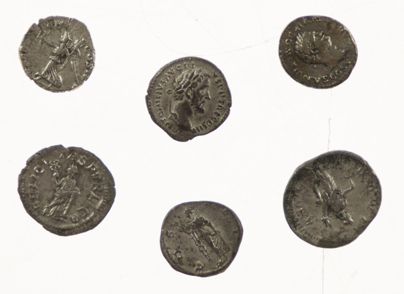 Roman coinage - A small lot with Roman silver coins: 5 Denarii (Hadrianus, Septi...