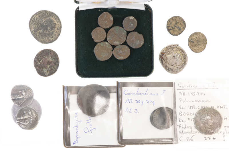 Roman coinage - A small lot with 2 nice Antoniniani of Gordianus III, a few Roma...