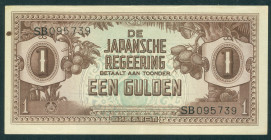 Nederlands-Indië - Jap. Occupation WW II - 1 Gulden ND (1942) with serial no. SB095739 (P. 123a / H-156 / ON 289 / PLNI25.5a) - small stain left margi...