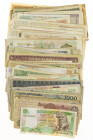 World - Small box banknotes world including Vietnam, Hungary, Germany, Ceylon, Netherlands, etc. - Total ca. 102 pcs.