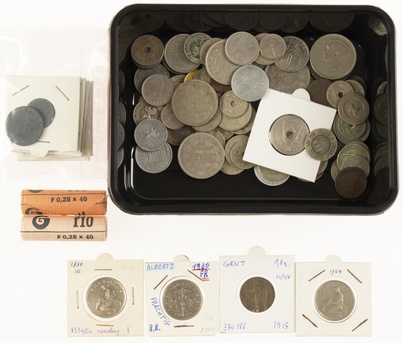 Belgium - Box with Belgian coins a.w. 2 fr 1924 Fl, 1930 Fl, 1930 Fr, 1 fr 1915 ...