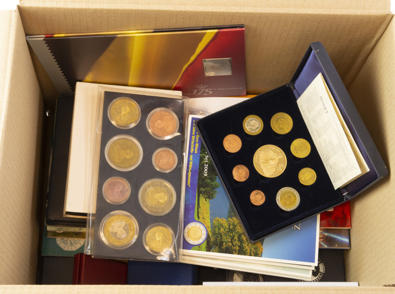 Euro's - Box with diff. Euro coin sets, also 10 and 20 Euro's, Proba coin sets a...