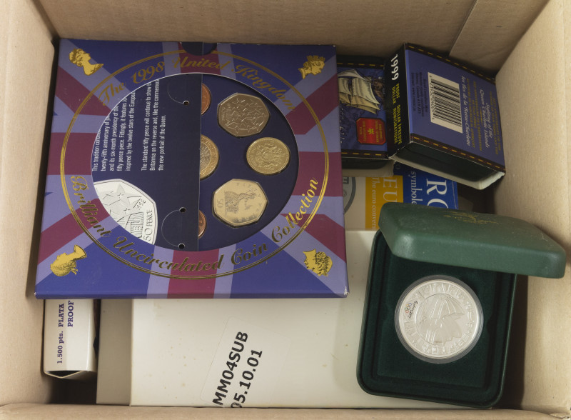 World coins - Lot with modern silver Proof coins and some various sets incl. Can...