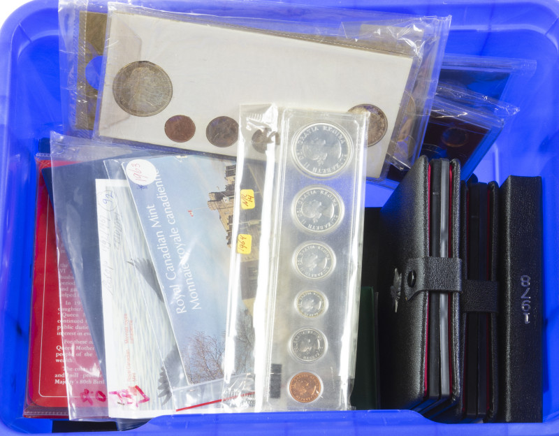 World coins - Box witb various BU- and Proofsets Canada, also Specimen Sets and ...