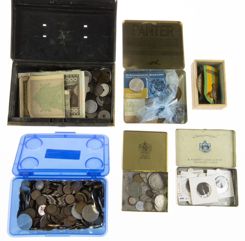 World coins - Box with diff. small boxes approx. 2 kg. with medals, banknotes, d...