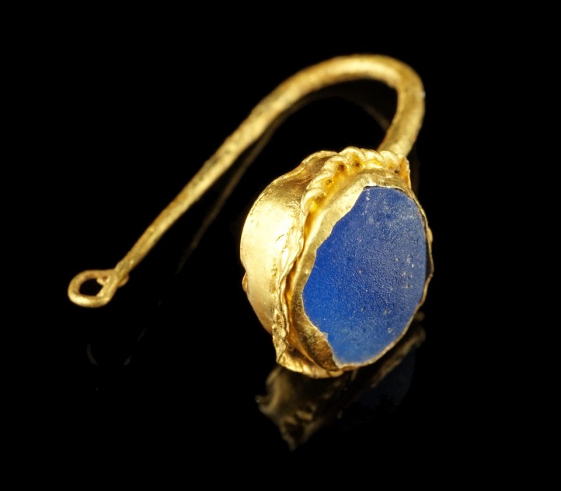 Roman Gold Earring
2nd-3rd century CE
Gold, Glass, 20 mm, 1,55 g
Single gold ...