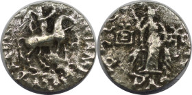 Griechische Münzen, INDO - SKYTHEN. Azes I/II, ca. 35-12 v. Chr. Drachmen. Vs.: König zu Pferd n. r. Rs.: Pallas v. v., im Feld links und rechts Monog...