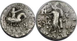 Griechische Münzen, INDO - SKYTHEN. Azes I/II, ca. 35-12 v. Chr. Drachmen. Vs.: König zu Pferd n. r. Rs.: Zeus mit Szepter und Nike nach links stehend...