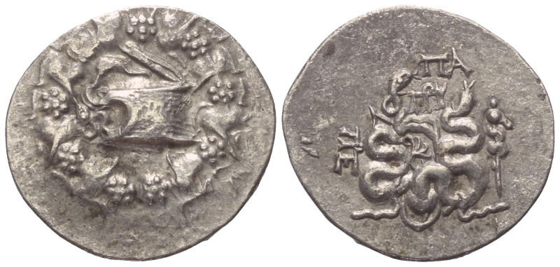 Mysien. Pergamon.

 Cistophor (Silber). Ca. 166 - 67 v. Chr.
Vs: Cista mystic...