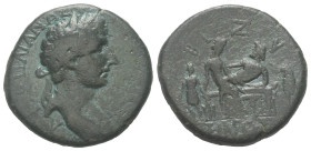 Thrakien. Bizye. Hadrianus (117 - 138 n. Chr.).

 Bronze.
Vs: Kopf des Hadrian mit Lorbeerkranz rechts.
Rs: Symposiumsszene: Mann auf Kline nach l...