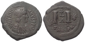 Iustinianus I. (527 - 565 n. Chr.).

 Follis (40 Nummi, Bronze). 528 - 532 n. Chr. Constantinopolis.
Vs: DN IVSTINI - ANVS PP AVS.
Rs: Großes M, d...