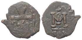 Iustinianus II. (685 - 695 und 705 - 711 n. Chr.).

 Follis (Kupfer). 710. Syrakus.
Vs: Justinianus mit militärischer Tracht und Speer frontal steh...