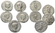 Römische Münzen - Lots. Kaiserzeit.


Lot (5 Stück, Silber): Denare.
Elagabalus (218 - 222 n. Chr.).
Severus Alexander (222 - 235 n. Chr.).
Iuli...