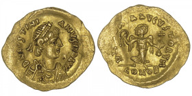 EMPIRE BYZANTIN
Justinien (527-565). Trémissis ND, Constantinople. BC.145 ; Or - 1,47 g - 15 mm - 6 h
TTB.