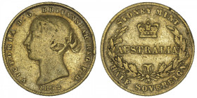 AUSTRALIE
Victoria (1837-1901). 1/2 souverain 1862, Sydney. Fr.10a ; Or - 3,86 g - 19 mm - 6 h
Type très rare. TB.