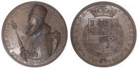 BELGIQUE
Philippe II d’Espagne (1556-1598). Médaille de Philippe II, âgé de 71 ans 1598. Van Loon 1.496 ; Bronze - 154 g - 70 mm - 12 h
Frappe du XI...