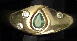 Fingerringe
Damenring Gelbgold 333/1000 mit 3 kl. Brillanten und grünem Stein (Smaragd?). Ringgröße 17. 2,27 g.