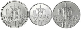 Polen
Republik Polen, seit 1989
3 versch. Varianten 100.000 Zlotych Silber 1990. 10 Jahre Gewerkschaft Solidarnosc. In Kapseln. Stempelglanz und Pol...