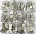 Rumänien
Mihai I., 1940-1947
574 Silbermünzen: 543 X 500 Lei 1944 und 31 X 100000 Lei 1946. Zusammen 7291 Gramm Silber (700/1000 = ca. 5,1 Kilo Silb...