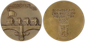 Drittes Reich
Bronzemedaille 1935. Brückenneubauten in München/Marsch über die Ludwigsbrücken. 40 mm. vorzüglich