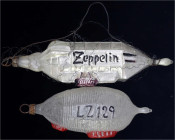 Luftfahrt und Raumfahrt
2 Christbaumkugeln der 1920er Jahre in Form des Zeppelin LZ129 und eines weiteren Zeppelin. Beide aus Glas. Länge 9,5 cm und ...