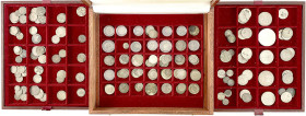 Deutsche Münzen bis 1871
Holzschatulle mit ca. 185 Silbermünzen vom Mittelalter bis ins 19. Jh., vom Pfennig bis zum Doppeltaler. Anhalt, Brandenburg...