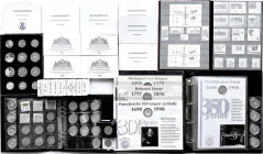 Sammlungen allgemein
Karton mit BRD 5 DM Eichendorff 1957, Album mit 6 versch. 10 DM Numisblättern, 12 div. Numisbriefe, Südkorea 6 X 10.000 und 6 X ...