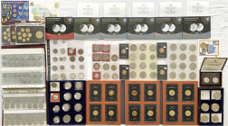 Sammlungen allgemein
Moderner Posten Allerlei mit ca. 8 Kilo Weltmünzen und Medaillen, Album, div. Blistern, etc. U.a. BRD 4 X 5 Euro Planet Erde tei...