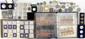 Sammlungen allgemein
Karton mit Münzen und Medaillen aus aller Welt, ab ca. 1900. Dabei 8 Kaiserreich Silbermünzen Preußen u.a. 5 X 5 Mark Wilhelm II...
