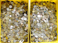 Sammlungen allgemein
Posten von tausenden Münzen aus aller Welt. Von alt bis neu (Kiloware), Gesamtgewicht ca. 87 Kilo. untersch. erhalten